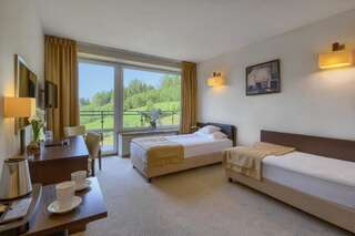Курортные отели 4 Pory Roku & Spa Крыница-Здруй Двухместный номер с 1 кроватью или 2 отдельными кроватями и балконом-11
