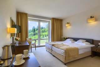 Курортные отели 4 Pory Roku & Spa Крыница-Здруй Двухместный номер с 1 кроватью или 2 отдельными кроватями и балконом-17